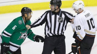 Photo of Why a hockey referee’s job is very difficult